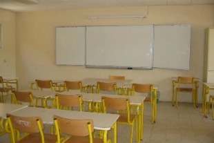 800px-Salle_de_classe_lfc01_concours
