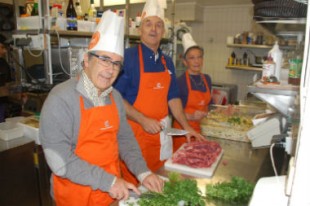 Bernard Perry, président de la Banque alimentaire de l'Isère et Pierre Pavy, restaurateur grenoblois,  deux des instigateurs du projet "3 étoiles solidaires".