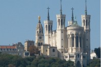 Basilique_de_Fourviere_from_Saone_(Lyon)