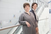 Isabelle Chatry, cheffe de projet, finances infranationales et réformes territoriales, gouvernance publique et développement territorial (à gauche) et Dorothée Allain-Dupré, cheffe de projet senior investissement public et gouvernance pluri-niveaux, gouvernance publique et développement territorial.