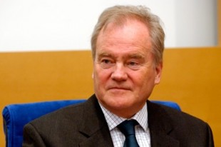 Christian Cambon, sénateur-maire (UMP) de Saint-Maurice (Val de Marne).