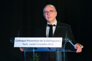 Le ministre de l'Intérieur Bernard Cazeneuve a ouvert les débats d'un colloque consacré à la prévention de la délinquance, lundi 13 octobre.