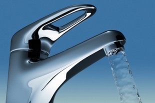 Sur la période 1998-2008, les remises en concurrence se traduisent par une baisse de la part du prix perçue par le délégataire de 10 %, tant pour l’eau potable que l’assainissement.