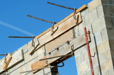 Coffrage dans un chantier de construction