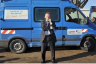 Henri Proglio, Président Directeur Général du groupe EDF, visite des équipes de la filiale ERDF, chargée de la distribution de l'électricité, le 2 mars 2010, après le passage de Xynthia à La Rochelle.