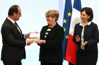 François Hollande, avec Danielle Bousquet, présidente du HCE, et Laurence Rossignol, ministre des familles, de l’enfance et des droits des femmes