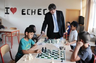 Soucieux de changer l'image de sa ville, le maire Thierry Meignen a souhaité offrir aux élèves de primaire une activité valorisant la réussite.