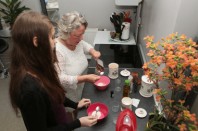Photo 1 – Fabrication de produits cosmétiques en famille  © Ville de Roubaix