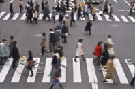 Pietons traversant la route