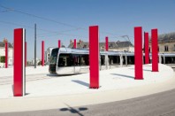 L'artiste Daniel Buren a notamment créé des "totems" colorés le long du tracé du tramway de Tours.