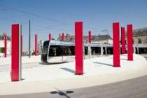 L'artiste Daniel Buren a notamment créé des "totems" colorés le long du tracé du tramway de Tours.