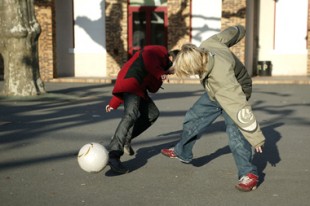 récréation dans une cours d'école