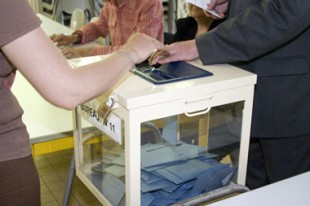 Urne dans bureau de vote