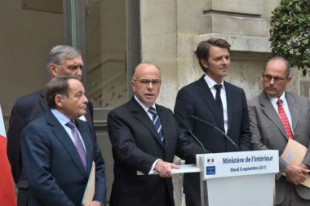 amf-cazeneuve-refugies-une