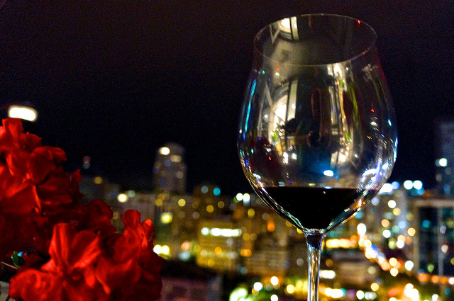 un verre de bordeaux