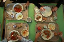 cantine-bio-des-assiettes-unplusbio-UNE