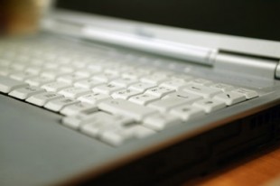 Dans la fonction publique, seules une vingtaine d’expérimentations, récentes pour la plupart, ont été menées, surtout dans les établissements publics et de grandes collectivités locales.