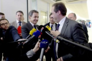 Nicolas Sarkozy, président de l'UMP et Jean-Christophe Lagarde, président de l'UDi, le 30 mars lors d'une conférence de presse commune.