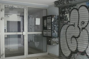 hall d'immeuble dégradé