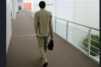 Homme d'affaires dans open space