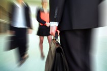 Homme d'affaire avec sacoche