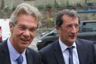 Le président du CNFPT François Deluga (à gauche) en compagnie du ministre délégué à la Ville, François Lamy.