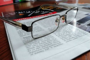 lecture-lire-magazine-lunettes-UNE