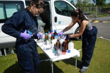 mise en bouteille de l'eau prélevée - Copie - Copie