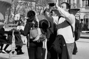 touriste prenant une photo