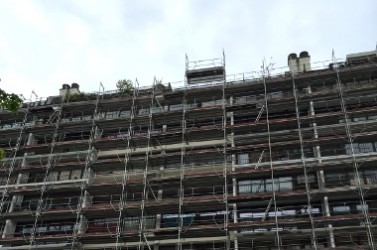 Les travaux de rénovation thermique de l’immeuble situé rue Clavel du 19ème arrondissement de Paris sont les premiers résultats visibles de l’OPATB 19.