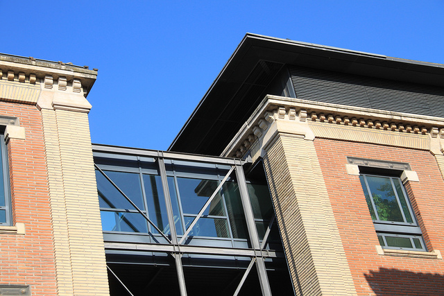 L'ancienne manufacture des tabacs. Flickr CC by K_rho 