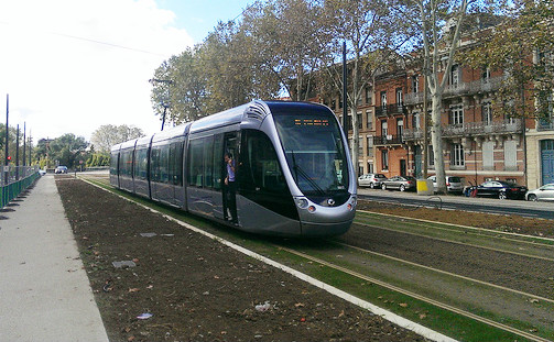 Essai d'une nouvelle ligne de tramway à Toulouse à l'automne 2013.