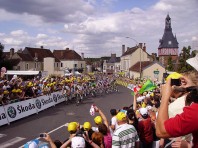 Passage du Tour de France à Saint-Fargeau dans l'Yonne en 2009.