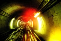 Tunnel de train ferroviaire lumières