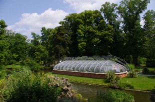Le jardin des plantes de Nantes compte de nombreux exemples de petits patrimoines (serres, palmarium, kiosque, etc.)